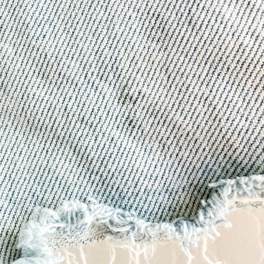 AGOLDE Parker Vintage Cutoff Denim Shorts Light Wash Distress Women’s - Size 32 - Picture 13 of 13